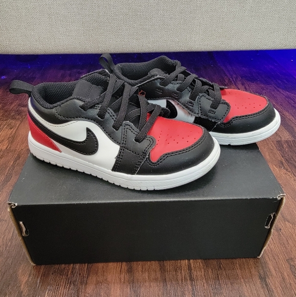 Kids Jordan 1 Low Bred Toe Alt Sneaker - Picture 1 of 4